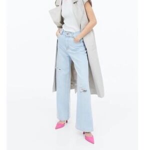 H&M EUC Ultra High Rise Wide Leg Jeans Size 6 Light Blue Wash Distressed Cut Out